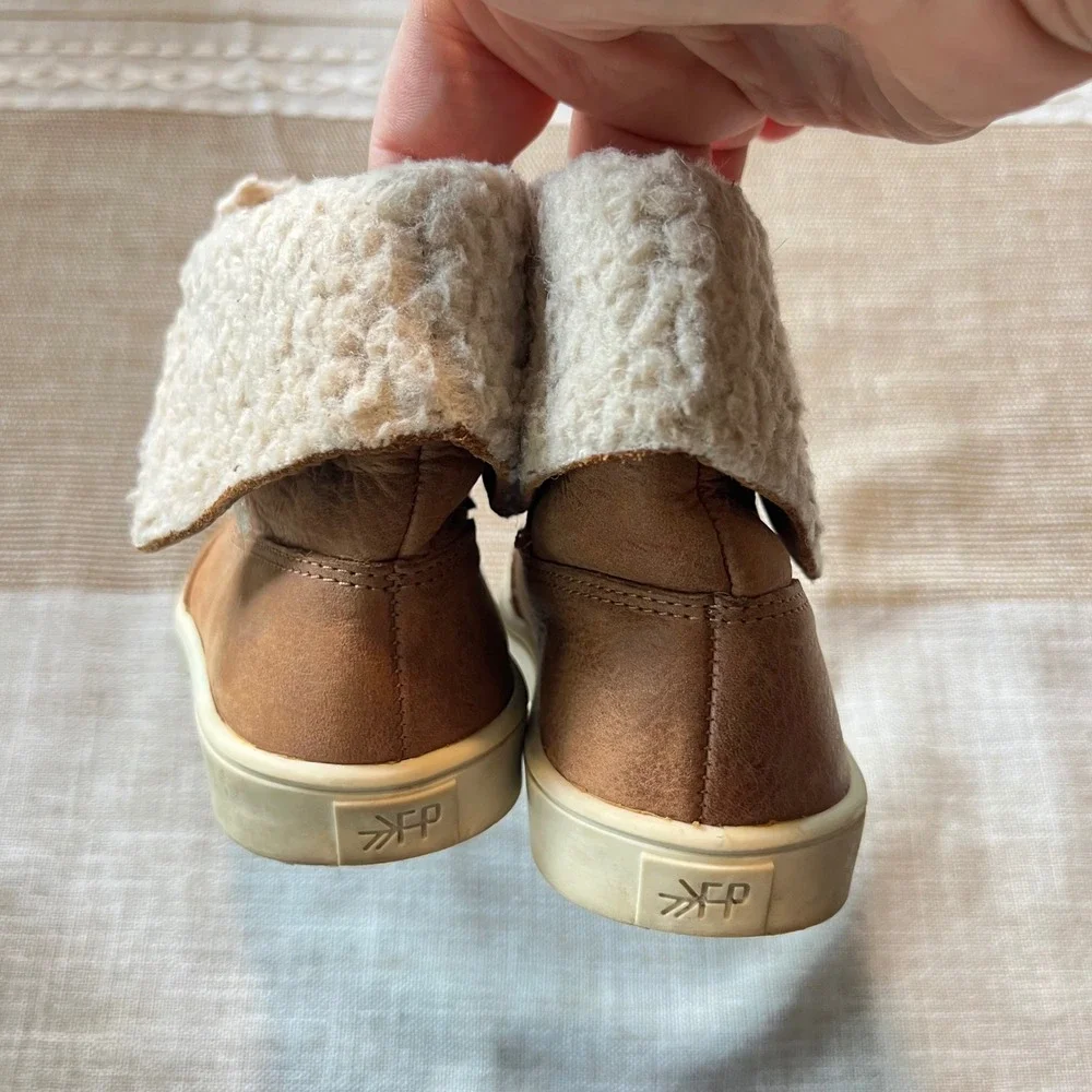 Freshly Picked Kids Tan Leather Shearling Lined Sneakers Size 9 US Toddler